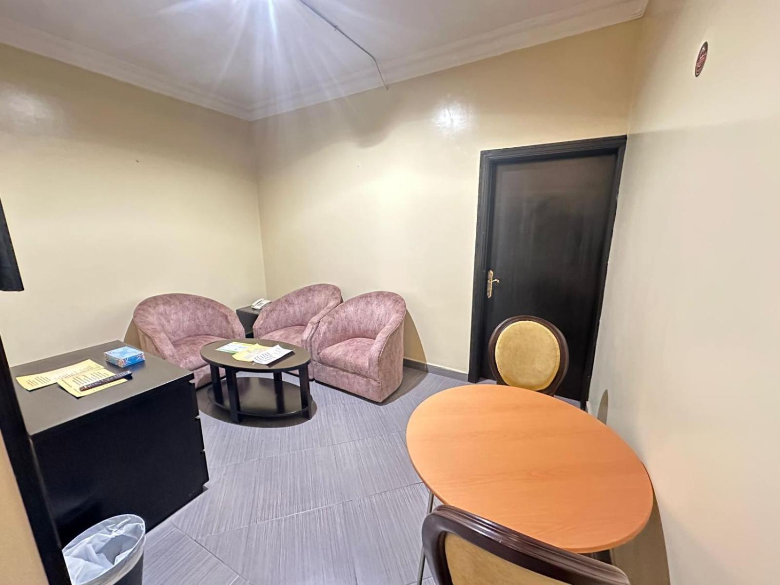 قصر الحمراء للأجنحة الفندقية Riyadh Exterior photo